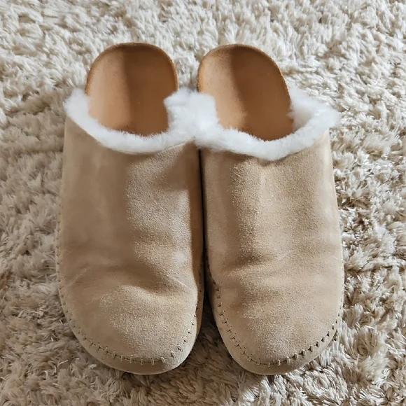 Jenni Kayne Tan Suede Mules with White Fur Trim - Picture 2 of 6